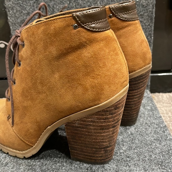 Size 8.5 camel color ankle booties - Picture 3 of 3